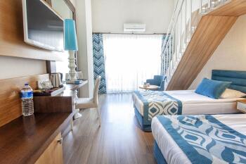 dream-world-resort-family-dublex-room-2