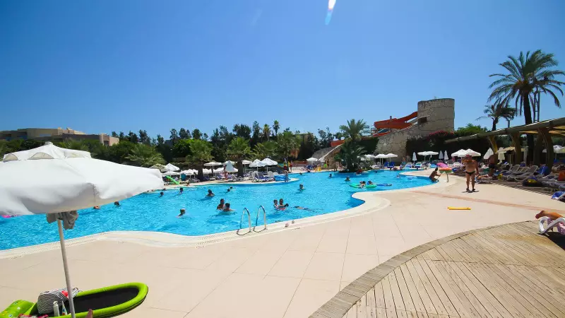 <h1>Hotel Club Blue Waters</h1>