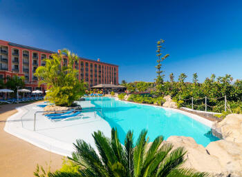 hotel-las-aguilas-pool-vulcano